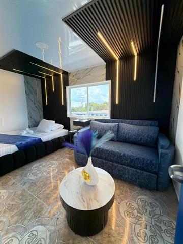 artehoteldelquindio4 Alquiler Fincas Quindio Hoteles Eje Cafetero Planes Transporte habiración con cama doble y sofa para 2 personas
