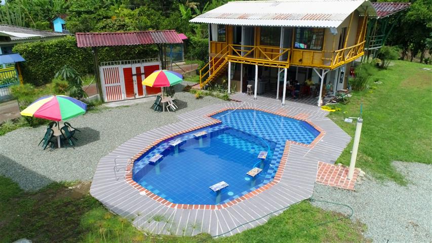piscina de  cabañas villa lucia 