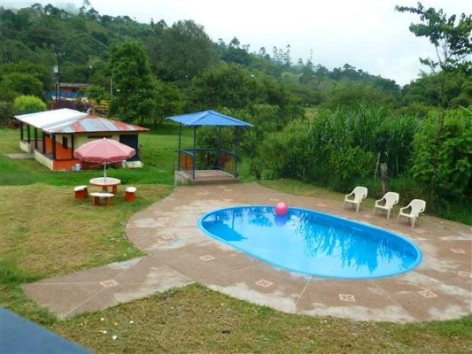 piscina en Casa Brisas del Rio