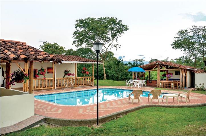 bonita vista a la piscina Finca Hotel Monteloro