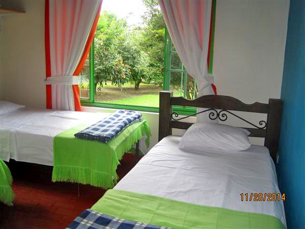 villaangelica18 Alquiler Fincas Quindio Hoteles Eje Cafetero Planes Transporte habitacion tres personas
