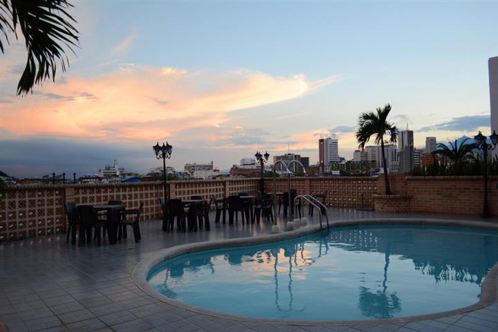 piscina  Hotel Calima Real